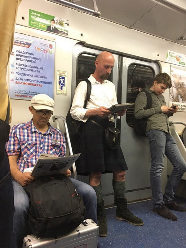 Модники в метро