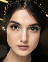 Б'юті-образ моделей з показу Dolce & Gabbana Осінь 2015 Б'юті-образ моделей з показу Dolce & Gabbana Осінь 2015
