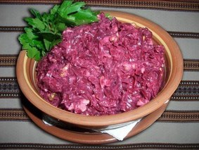 Свекольный салат с сыром и яйцом Свекольный салат с сыром и яйцом