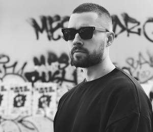 Nik R.
