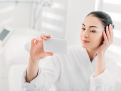 Гаджет і шкіра обличчя