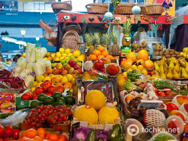 Житній ринок фрукти і овочі