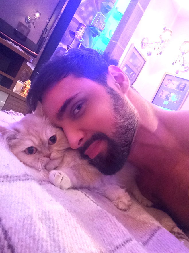 Виталий Козловский с кошкой Касей