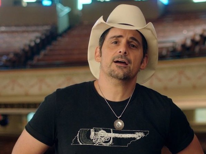 Володар «Греммі» Бред Пейслі виконав «Червону руту» на вулицях Києва — відео