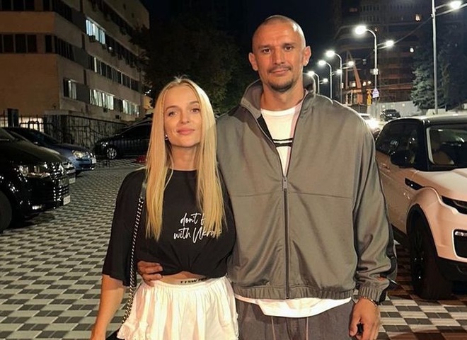 «Історичне фото»: Цимбалюк привіз дівчину до рідного міста на знайомство з батьками