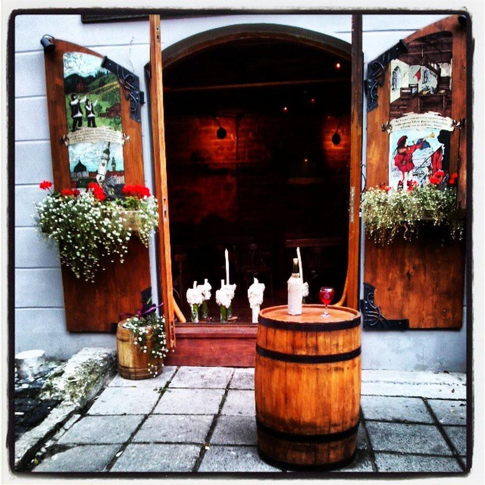 Рестораны Львова: Пструг, хліб та вино