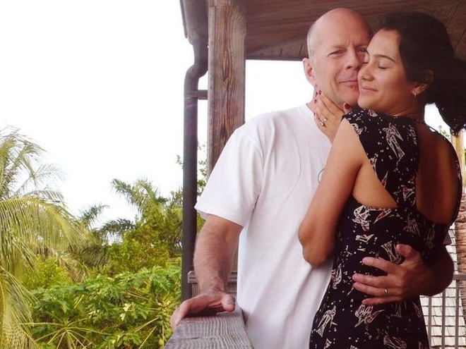 Дружина Брюса Вілліса запостила рідкісне сімейне відео з нагоди 13-річчя дочки