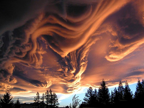 Удивительной красоты облака