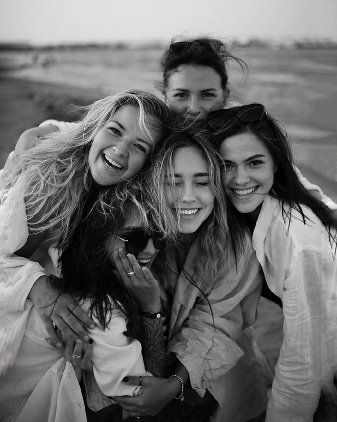 Даша Квиткова с подругами