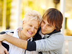 Чому чоловікам подобаються старші жінки