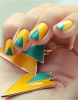 Желтый маникюр: как и с чем носить 