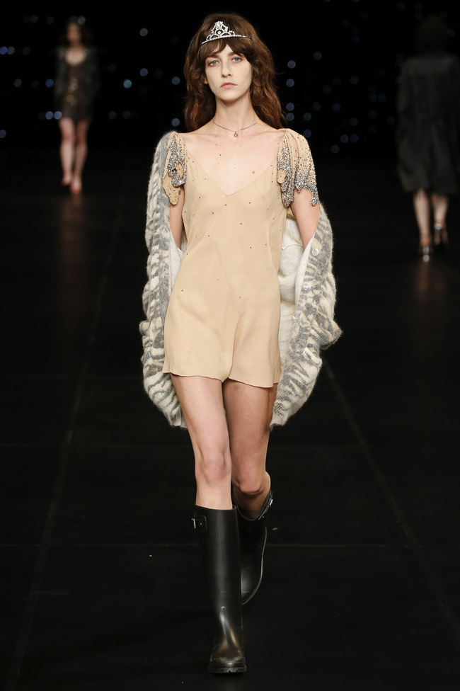 Що носити влітку: Saint Laurent