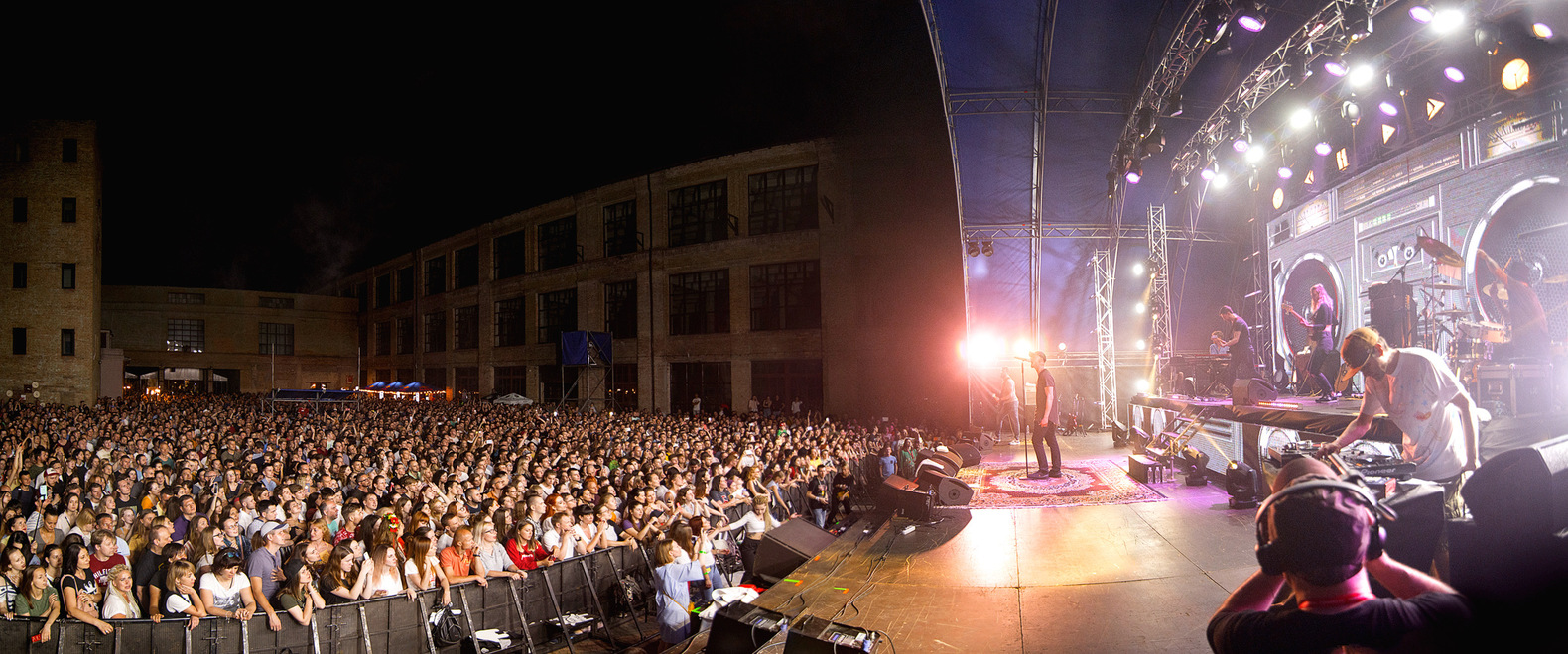 Унікальна виставка, майстер-класи, концерт у новому складі: як пройшов концерт Бумбокс у Києві