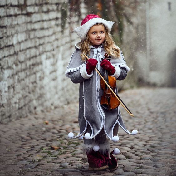 Оригинальные костюмы для мальчика и девочки на утренник