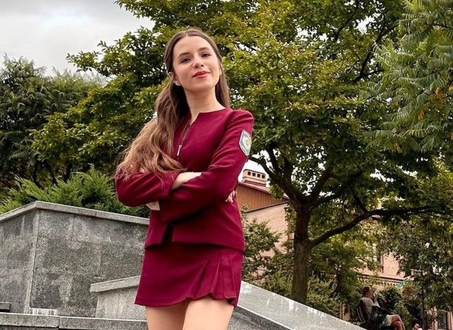 Христина Соловій похвалилася відпочинком у червоному купальнику