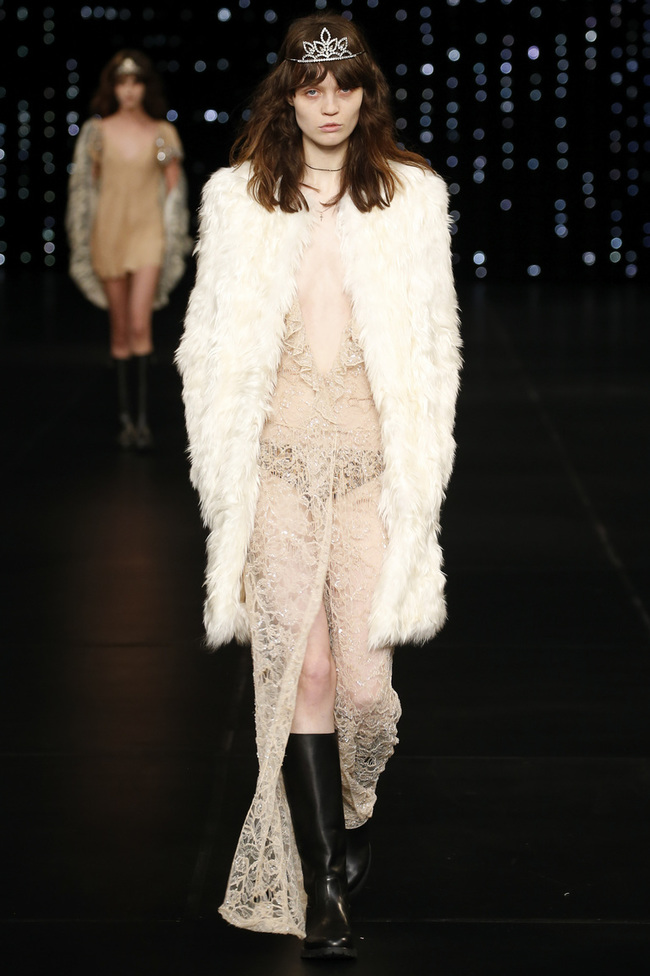 Що носити влітку: Saint Laurent