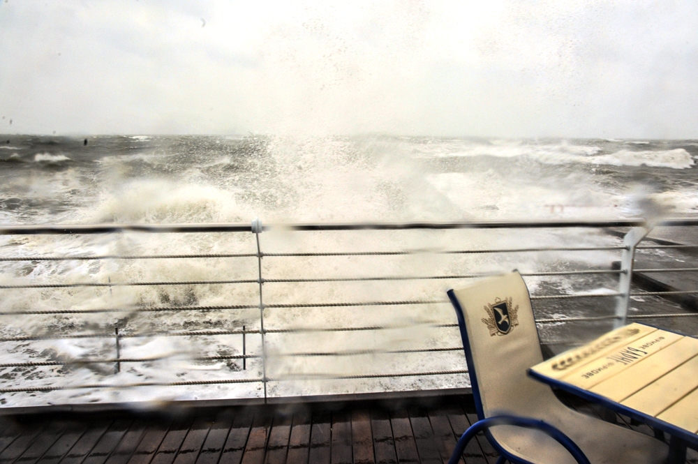 Шторм в Одессе: город накрыла разрушающая сила стихии