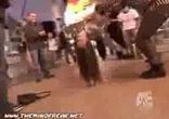 с левитацеей девушки
