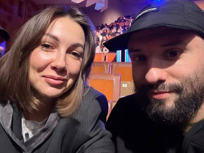 Віктор Розовий вперше після оголошення про розлучення відповів на звинувачення у зраді