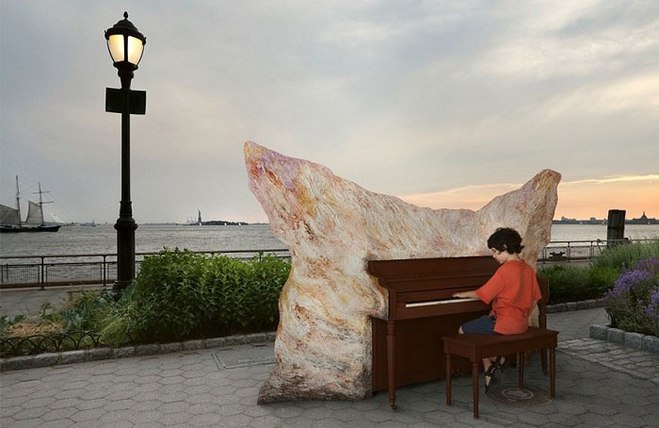 “Play Me, I'm Yours”: британский проект, который объединяет людей по всему миру