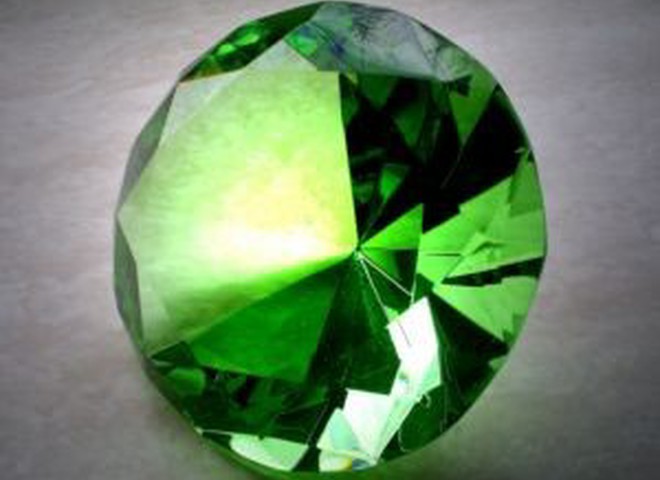 В Якутии нашли уникальный зеленый алмаз 