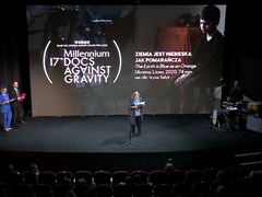 "Земля голубая, как апельсин"