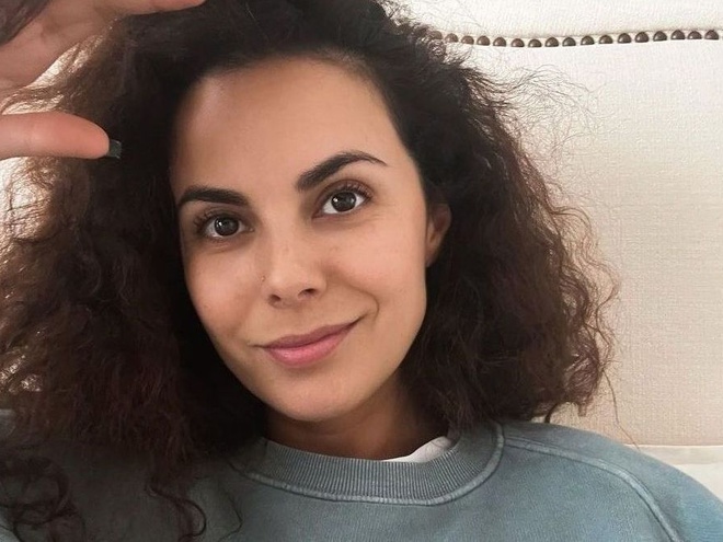 Каменських без макіяжу в нічній сорочці показала свій ранковий б'юті-ритуал