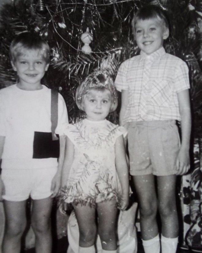 Alyosha со старшими братьями