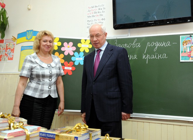 Азаров перевірив школу перед 1 вересня