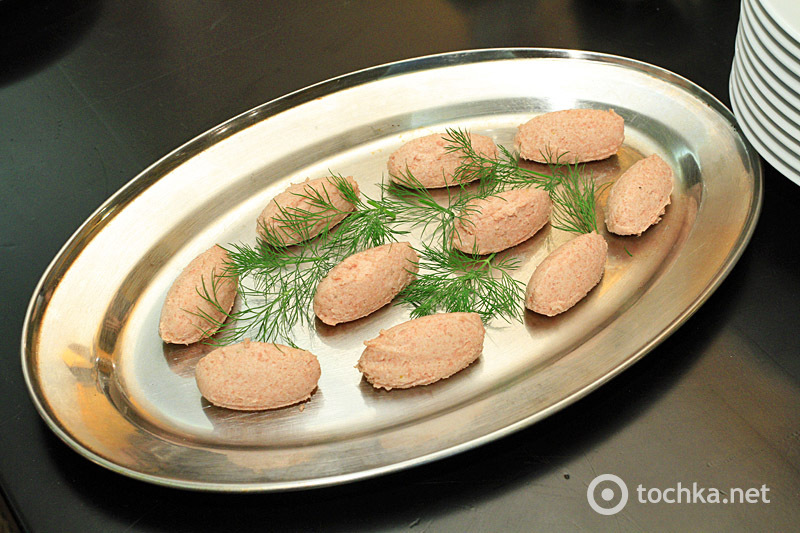 Шоу по приготовлению акробатической пиццы в ресторане La Forchetta, часть 2