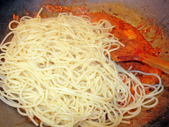 Спагетти с тигровыми креветками