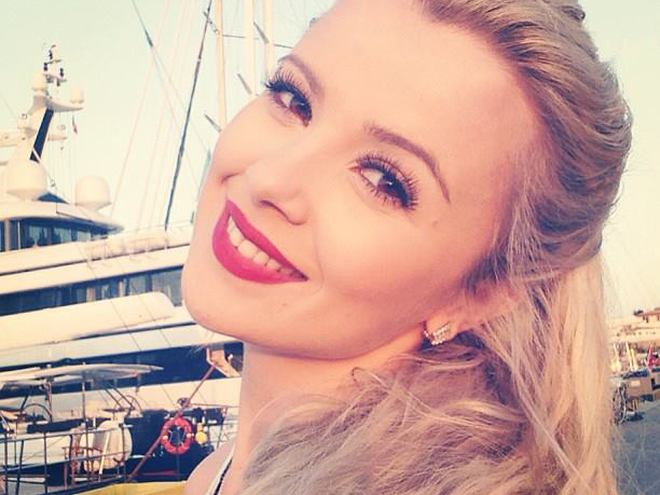 Міка Ньютон