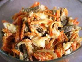 Салат с куриной печенью и морковью Салат с куриной печенью и морковью
