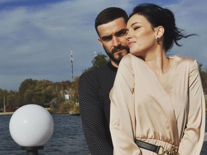 Анастасія Приходько показала фото поцілунку із чоловіком