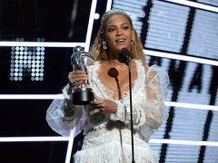 MTV Video Music Awards 2016: лучшие образы с красной дорожки 