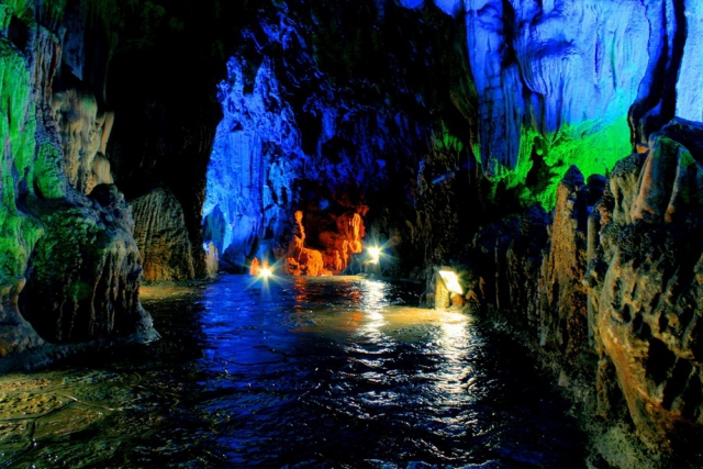 Пещера Тростниковой флейты