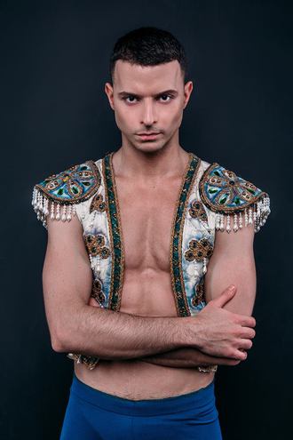Соліст гурту Kazaky станцює в легендарному балеті "Кармен-сюїта"