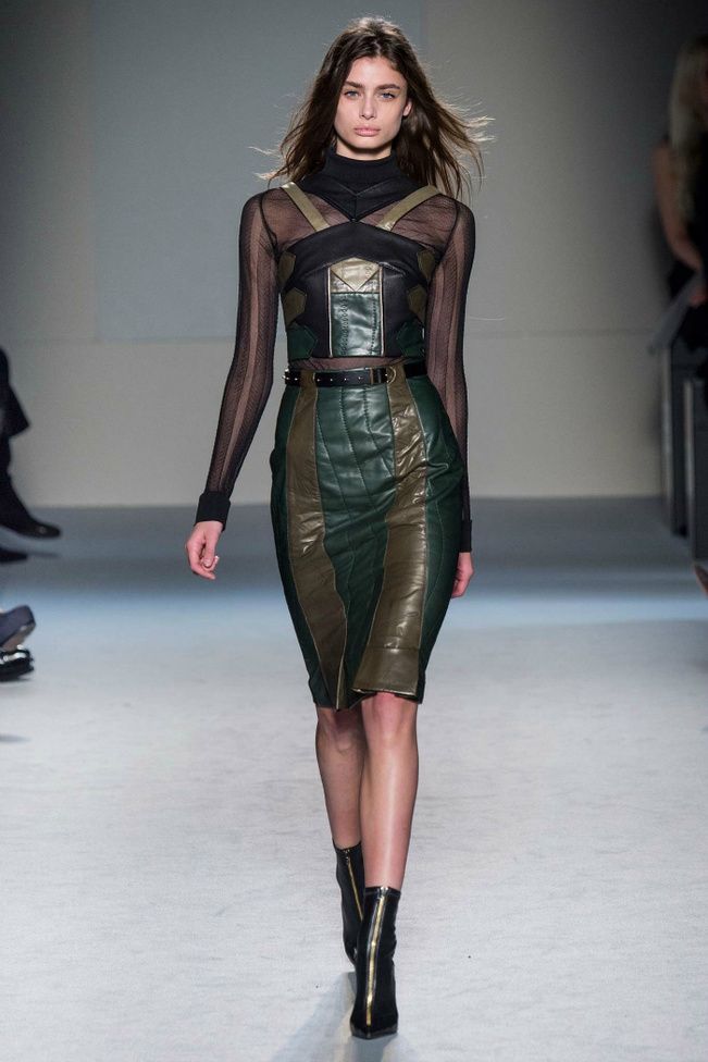 Модные тенденции зимы 2016: кожаные платья