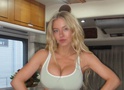 Свіні в купальнику показала своє гаряче катання на вейкборді