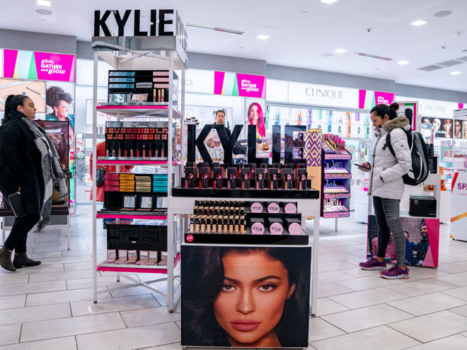 Кайли Дженнер продала контрольный пакет акций Kylie Cosmetics