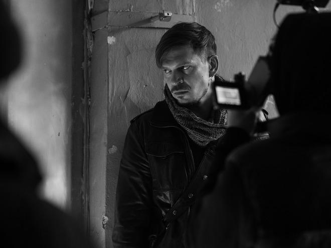 Звезда "Киборгов" и "Захара Беркута" спасал любовь в новом клипе Kozak System