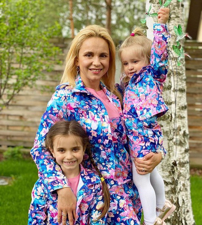 Лилия Ребрик с дочками Дианой и Полиной