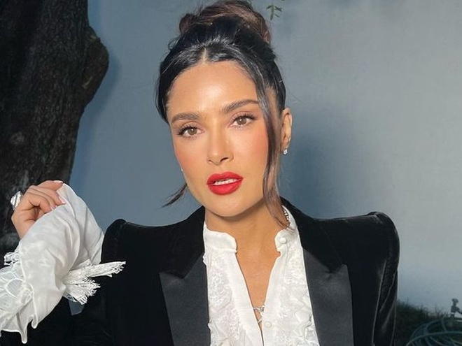 Сальма Гаєк показала рідкісне фото з молодшим братом