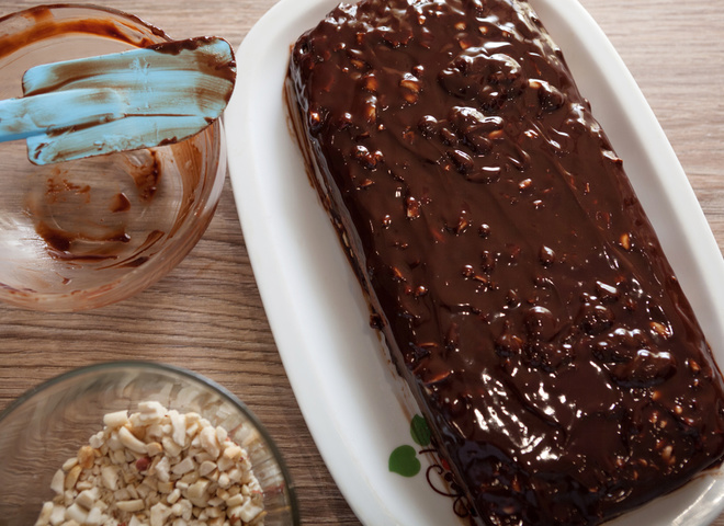 Торт "Сникерс": рецепт орехово-шоколадного удовольствия