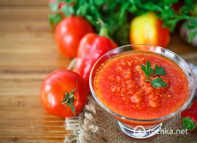 Рецепт аджики из помидор с чесноком: невероятно вкусно!