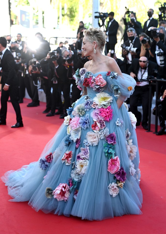 Шэрон Стоун в наряде Dolce & Gabbana на Каннском кинофестивале 2021