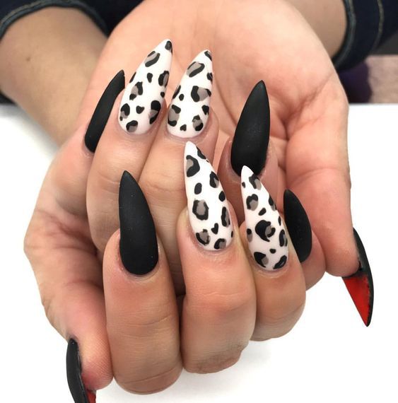 Матовый маникюр: анималистичный принт