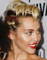 Майли Сайрус на amfAR 2015 Майли Сайрус на amfAR 2015