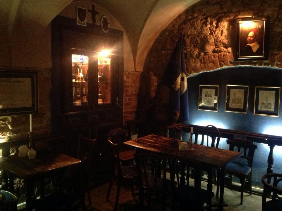 Рестораны Львова: Під синьою пляшкою