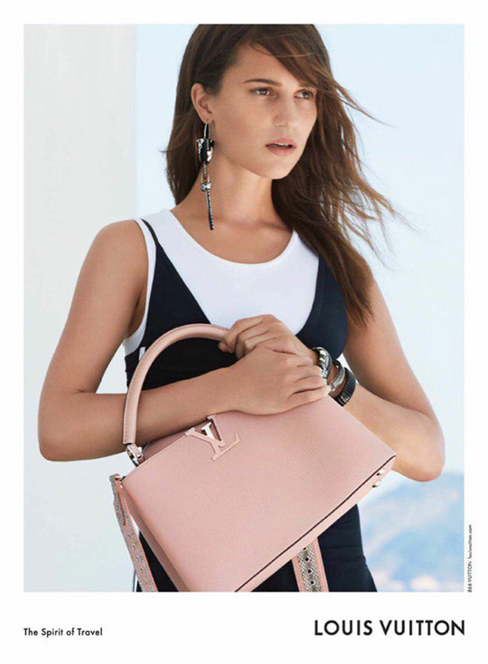 Алисия Викандер показала модные сумки на осень 2016